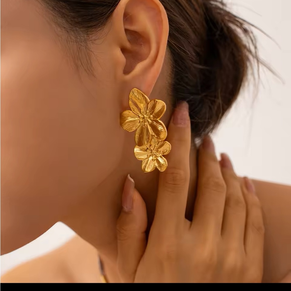 18K Gold Plated Statement Flower Earrings – Floral Drop Earrings Lightweight